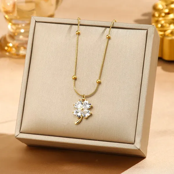 Gold_Clover_Pendants_For_Women